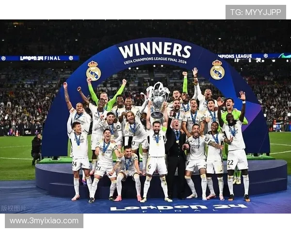 西班牙足球明星闪耀皇马赛场展现无与伦比的足球才华与激情 西班牙足球明星闪耀皇马赛场展现无与伦比的足球才华与激情