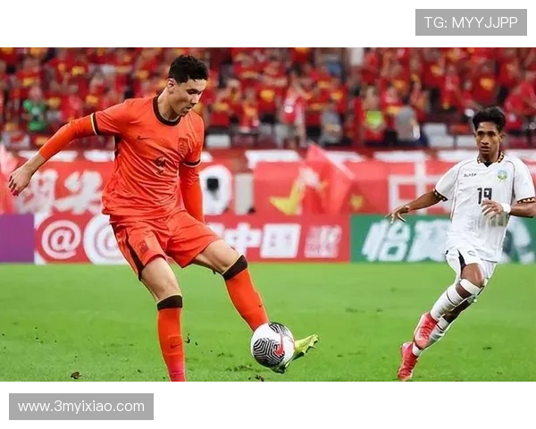 足球明星与其他球员的精彩对抗赛引发热议与讨论 足球明星与其他球员的精彩对抗赛引发热议与讨论